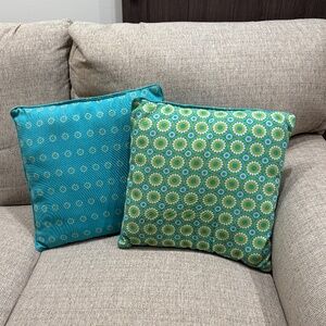 Pier 1 Set of 2 Blue and Green Floral Reversible Indoor / Outdoor Pillows